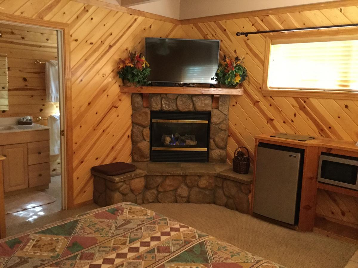 Giant Oaks Lodge Running Springs Экстерьер фото