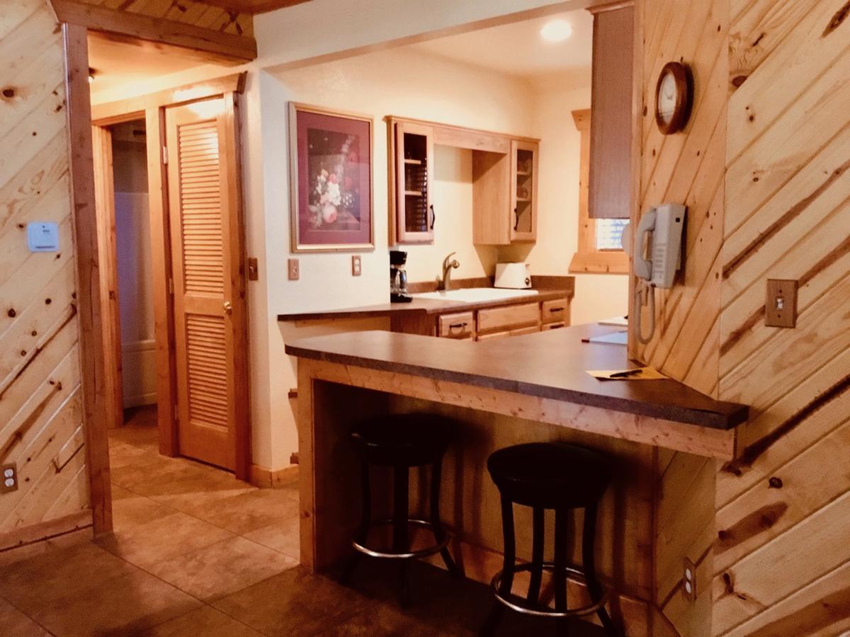 Giant Oaks Lodge Running Springs Экстерьер фото