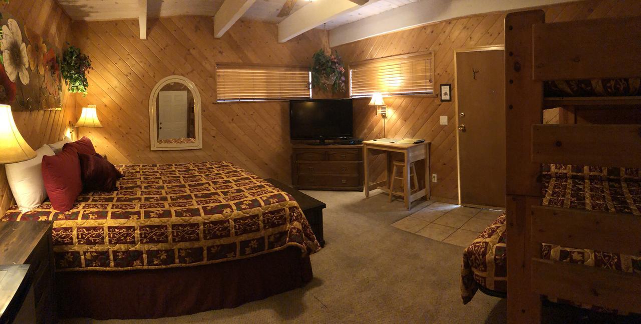 Giant Oaks Lodge Running Springs Экстерьер фото