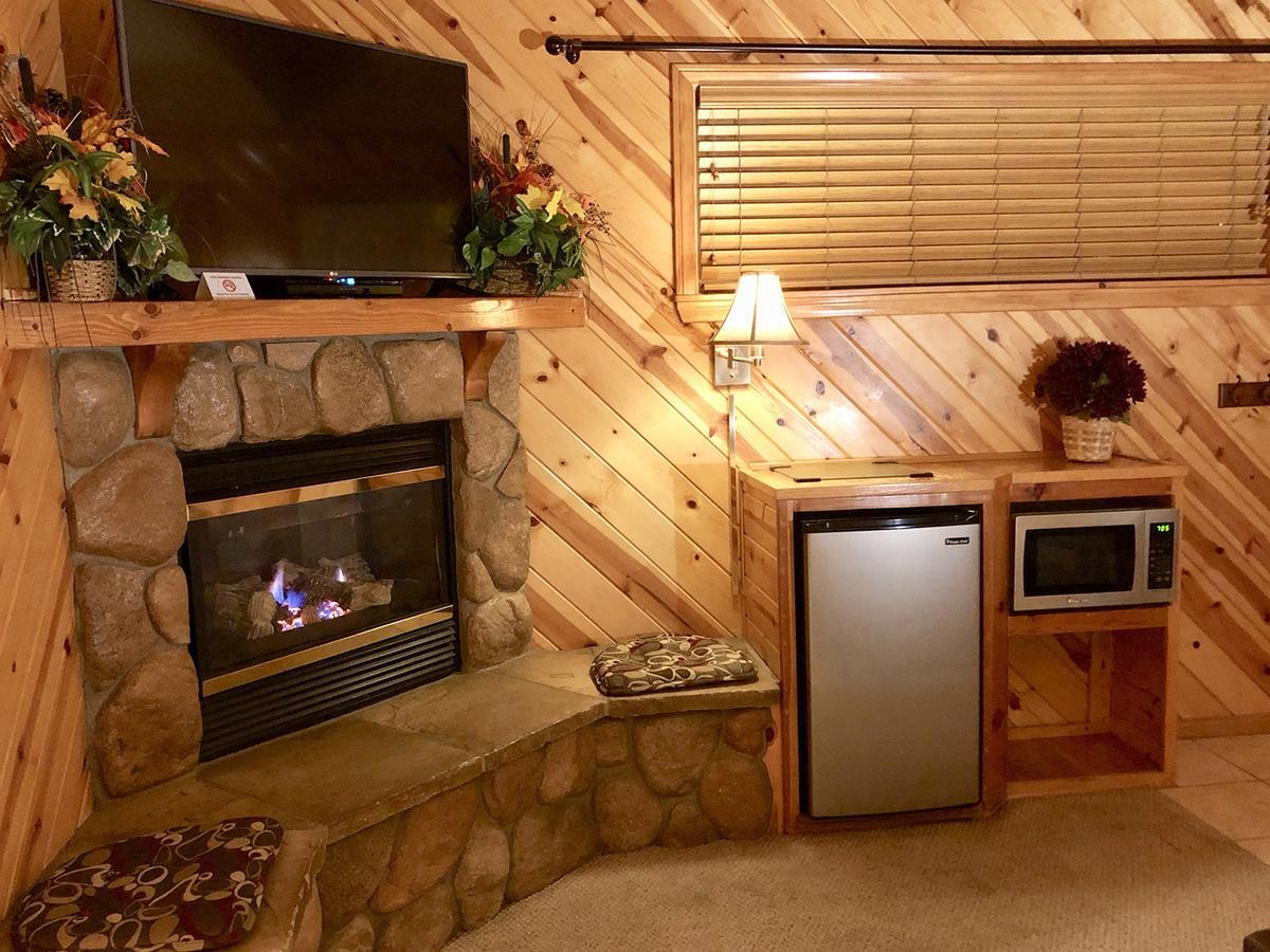 Giant Oaks Lodge Running Springs Экстерьер фото