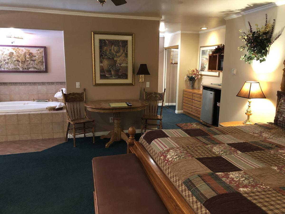 Giant Oaks Lodge Running Springs Экстерьер фото