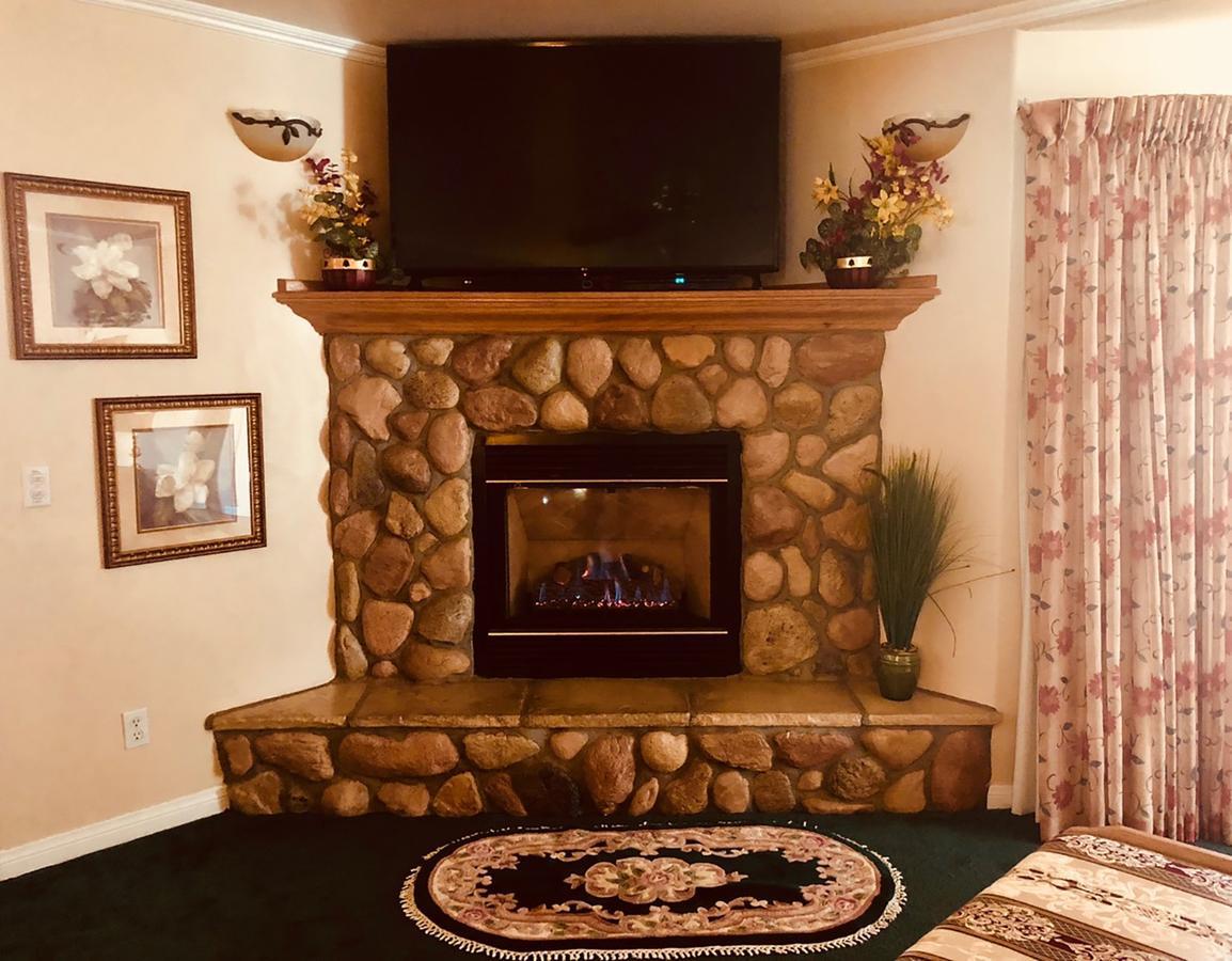 Giant Oaks Lodge Running Springs Экстерьер фото